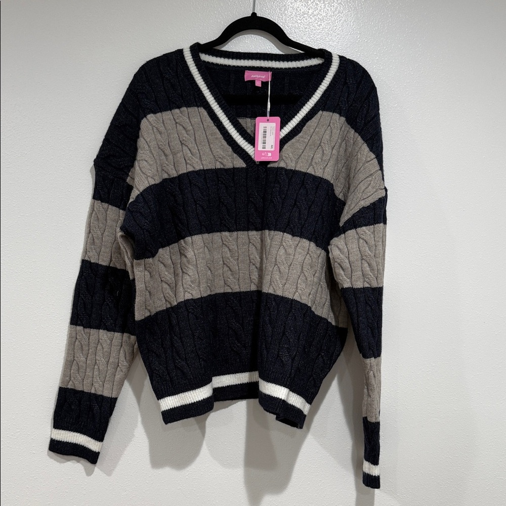 Edikted Navy and Gray V-Neck Sweater